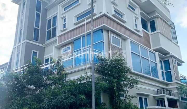 Rumah Mewah Hook 3,5 Lantai Dalam Cluster Graha Raya