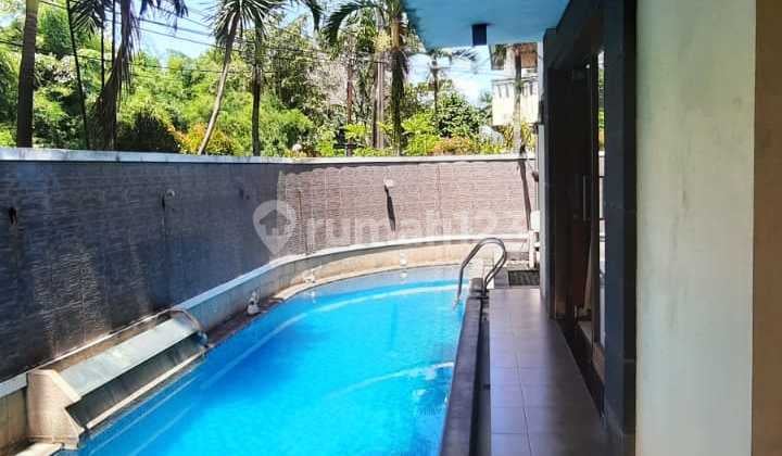Rumah Dijual Hook 2 Lantai Dengan Swimming Pool Di Pesanggrahan