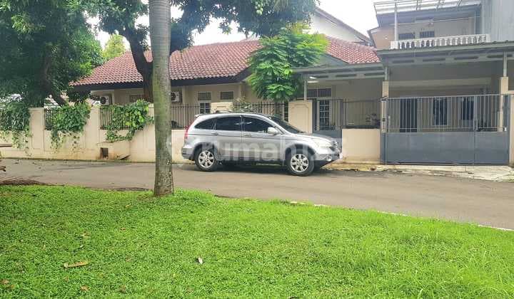 Rumah Luas Hoek Dijual Lokasi Strategis di Vila Melati Mas Bsd