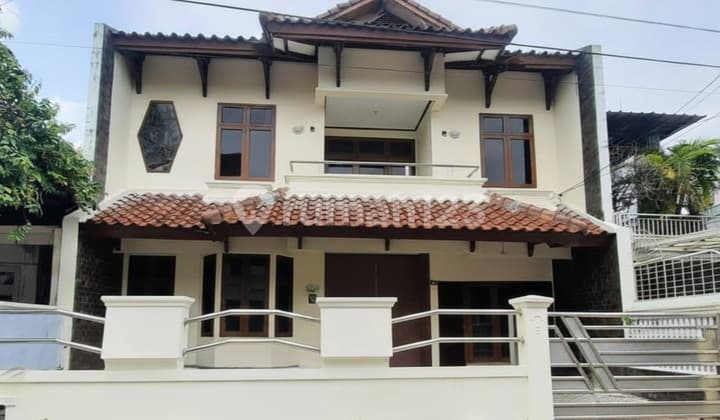 Dijual Cepat Rumah Luas Lokasi Premium di Pondok Indah Jakarta