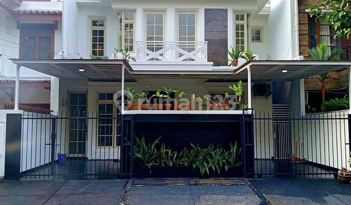 Rumah di Pondok Indah Jakarta Selatan, Siap Huni Row Jalan Besar