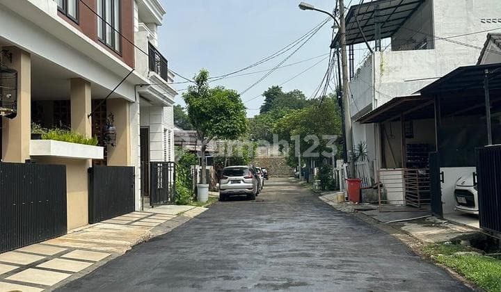Rumah 2 Lantai Furnished Dalam Cluster di Serpong Park, Tangerang Selatan