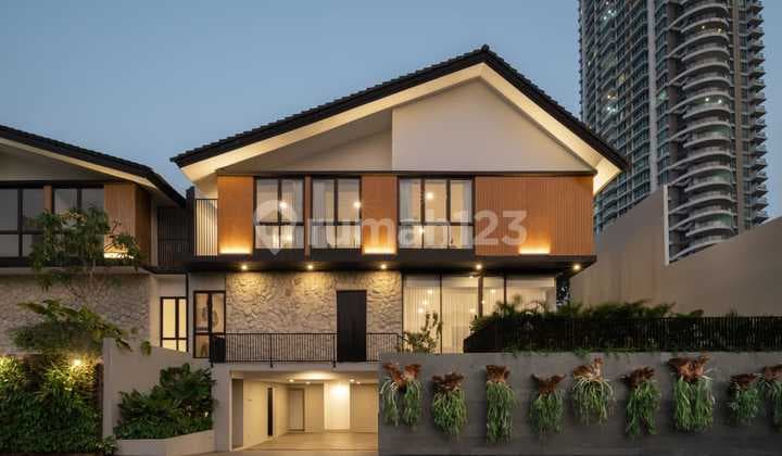 Rumah Brand New Mewah Modern Tropical Lokasi di Kemang