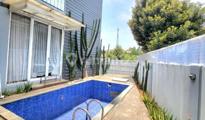 House for Sale, Hook Position, Swimming Pool in Bintaro Jaya.