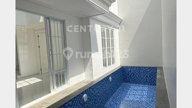 Rumah Mewah Classic Dilengkapi Dengan Swimming Pool di Sektor 9 Bintaro