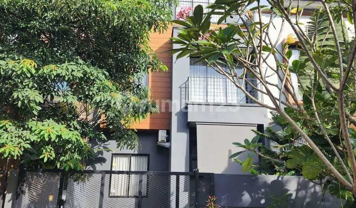 Rumah Industrial Modern 3 Lantai Full Furnished di BSD