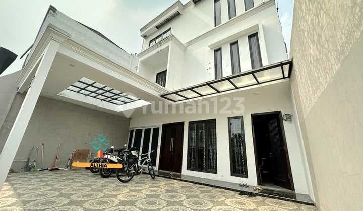 Rumah Murah Bagus Siap Huni Ada Kolam Renang Deket Ice di BSD