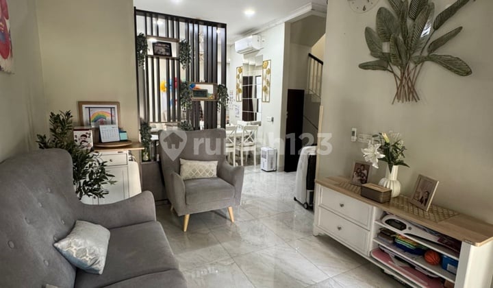 Dijual Rumah 2 Lantai Deket Pasar Modern Intermoda BSD