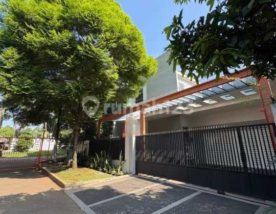 Rumah Dijual Siap Hun8 2 Lantai Asri Lokasi Bebas Banjir di Bsd