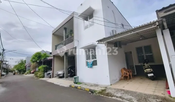 Rumah 1.5 Lantai Rapi Siap Huni di Cluster Eldora Graha Raya