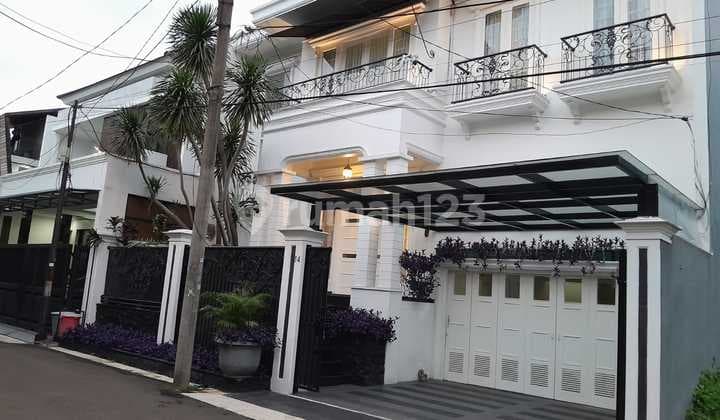 Rumah 2 Lantai Design Modern Rapi Dalam Komplek Sektor 9 Bintaro