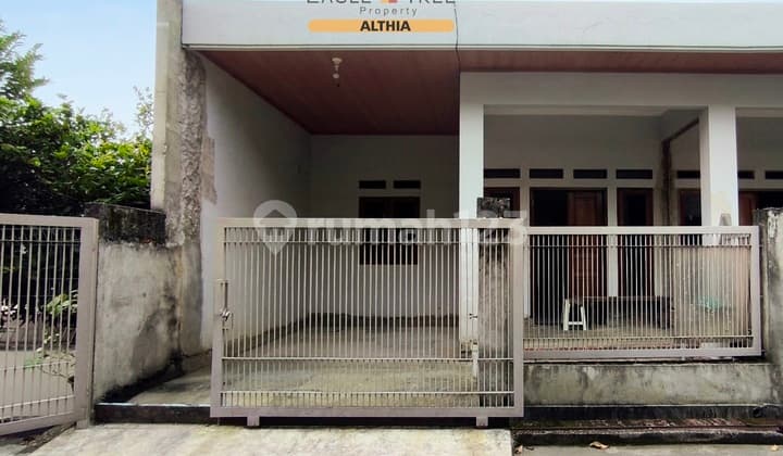 1.5-Story House in a Complex in Joglo Complex, West Jakarta