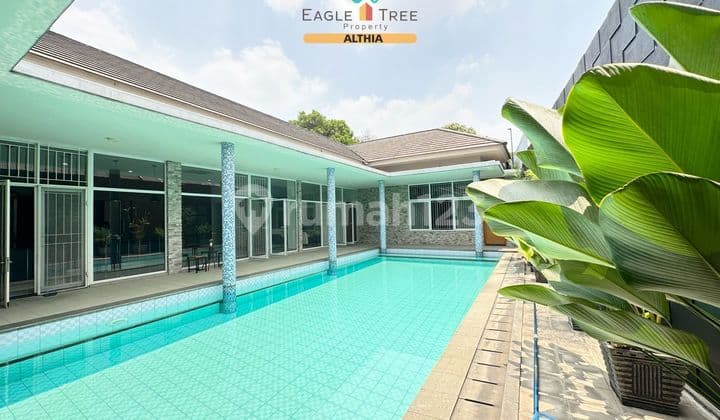 Rumah Mewah dengan Private Pool 5 Menit ke Emerald Bintaro