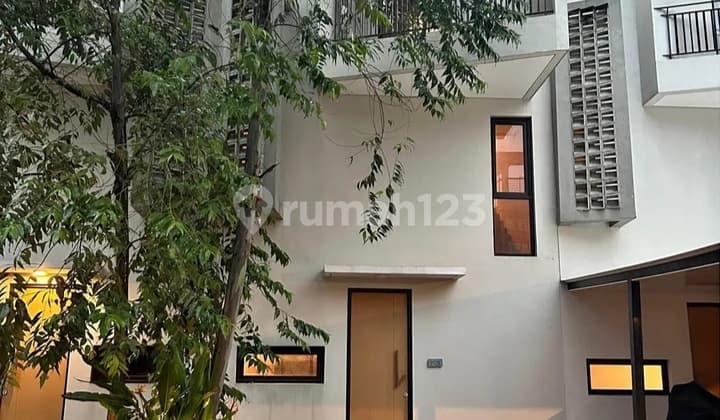 3-Story Townhouse Neat and Ready to Occupy Near Bintaro Xchange Station