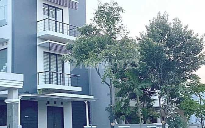 Beautiful 3-Story House with Rooftop in BSD Tangerang Cluster