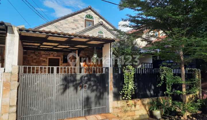 Selling Cheap House in Bintaro Sector 5, Building 1.5 Floors