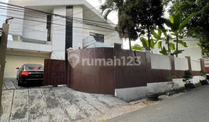 Jual Rumah Bangunan 2 Lantai Ada Kolam Renang di Jl Bangka Jaksel