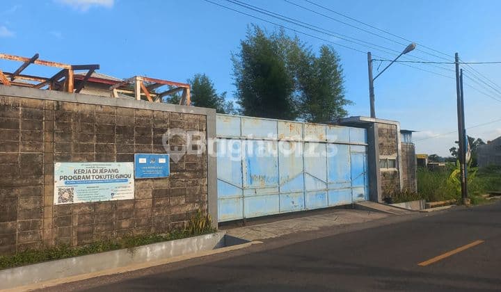 Tanah Luas Bonus Bangunan 2Lt Lokasi Strategis Pinggir Jalan Raya Prambanan Pakem