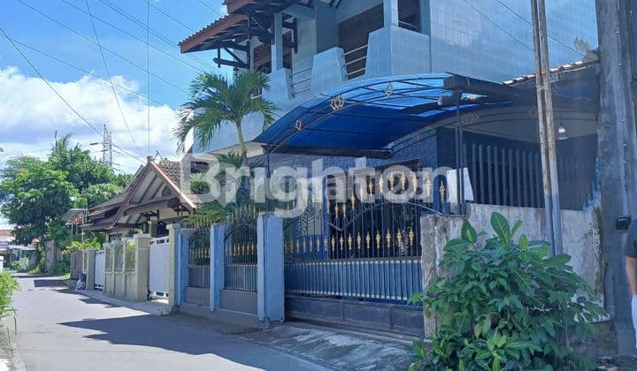 RUMAH 2 LANTAI PINGGIR JALAN ASPAL SIAP HUNI LOKASI BANTENG BARU