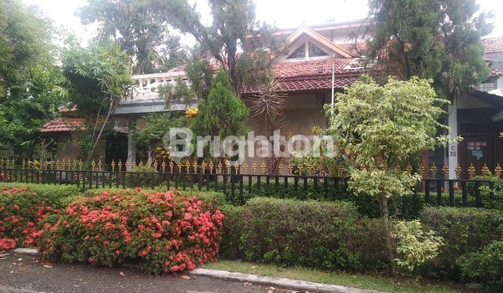 LARGE, SERENE HOME IN THE CENTER OF TANGERANG CITY