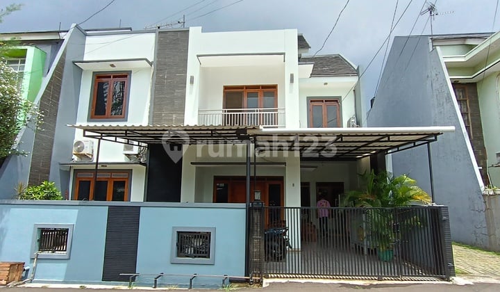 Rumah Dijual 2 Lantai Dekat ke Sts LRT Jt Cempaka!