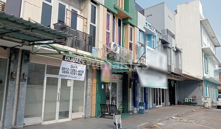 Nice 3-story shophouse in Cilegon City Square, suitable for an office.