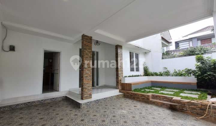 TRANSLATION_SENTENCE_1: For Sale: A Beautiful, Furnished, Ready-to-Occupy, Flood-Free House in Bintaro, Near Pasar Modern.