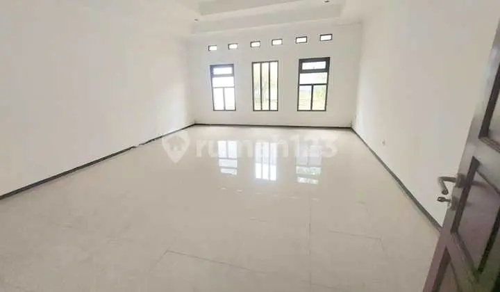 Rumah Bagus Unfurnished SHM di Setramurni, Bandung