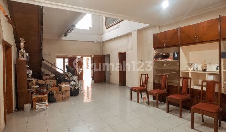 Rumah 3 Lantai Cihampelas Jalan Utama Cocok untuk kost2an/ ruang usaha
