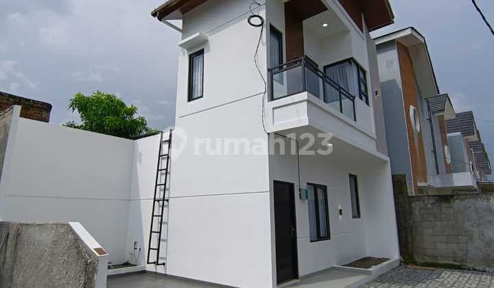 Rumah Mainroad di Cisaranten Kulon Arcamanik Bandung Dekat Masjid