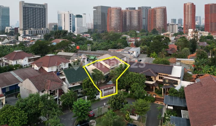 Rumah LB. 305M2, Hanya Hitung Tanah LT. 656M2, Harga Dibawah Pasar, Strategis Dekat Pondok Indah, Tol dan Perkantoran Simatupang, Stasiun MRT. Jl. Adhyaksa, Lebak Bulus, Cilandak.