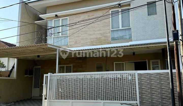 Jual Rumah di Manyar Kertoadi 2 Lantai Lokasi Ciamik Furnished