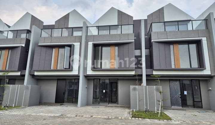 Sewa Rumah Baru Grand Eastern 3 Lantai Ada Attic Room Unfurnished