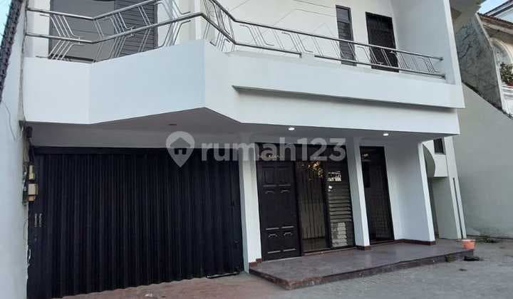 Strategic 2-Story Commercial House for Rent on Raya Dharmahusada Indah