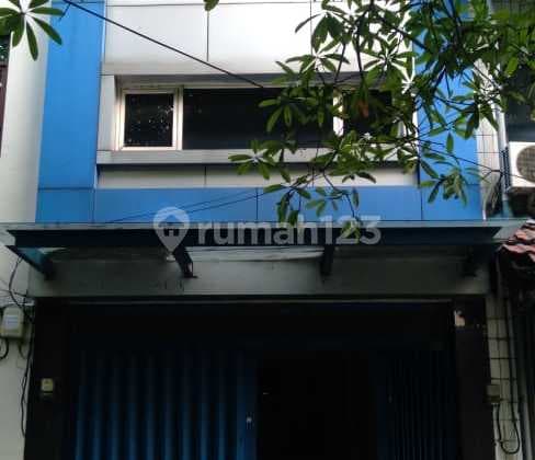 Shop for rent in Bubutan.