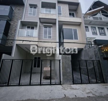 For Sale Rumah Baru 3.5 Lantai di Taman Ratu Siap Huni