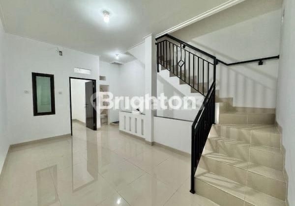 For Sale Rumah Baru 3 Lantai di Tanjung Duren Row Jalan 1 Mobil
