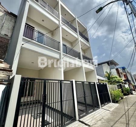 For Sale New 3-Story Row House with 1 Car Slot in Duri Kepa, Ready to Occupy