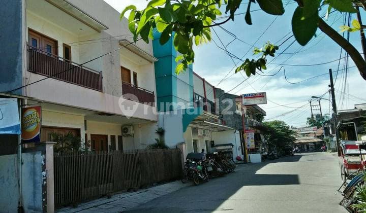 Rumah 2,5 Lantai bisa untuk Usaha. Dekat Jalan Raya Utama
