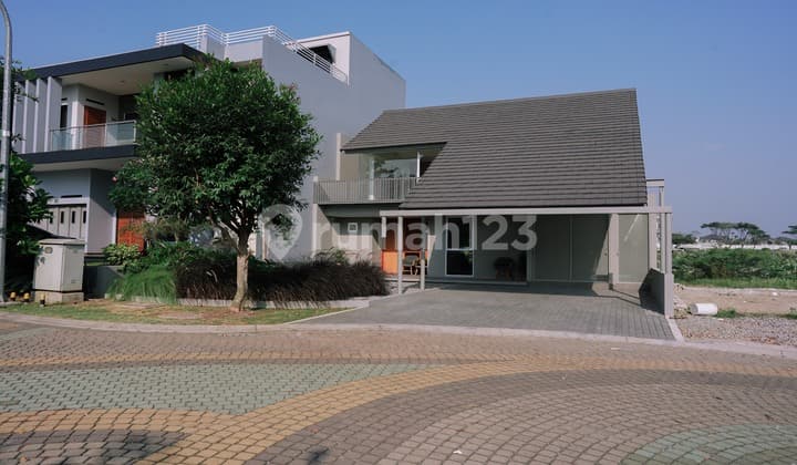 Lake View House Kumalasinta Semi Furnished in New City Parahyangan