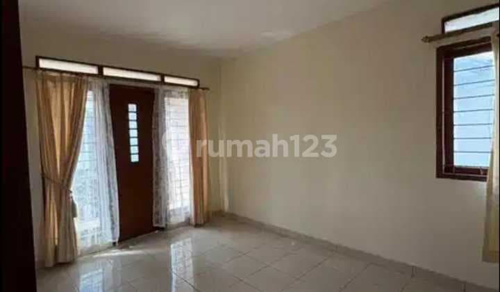 For Rent: Comfortable and Lush House Ready to Occupy, Strategic Location in Sayap Dago Cluster Housing, Bandung.