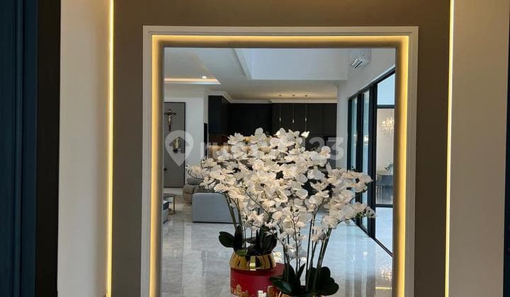 Rumah American Classic Kt 5+1 Furnished di Alam Sutera