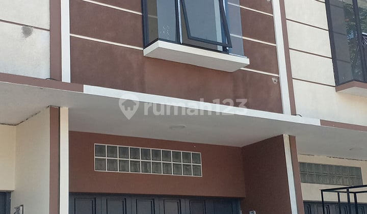 Buah Batu Ruko Baru Cikoneng Gerbang Blkng Podomoro Murah Disewakan