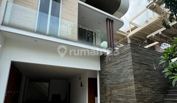 Rumah Katamaran Indah 13x27.5 (358M2) Bangunan Kontraktor Ada Pool