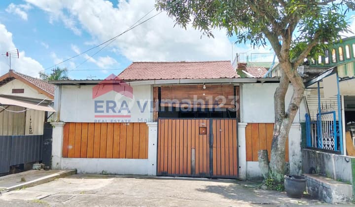 Rumah Simpangan Mobil Lokasi Strategis Cocok untuk Kos-Kosan