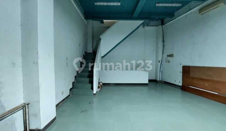 Ruko Jalan Pecinan Lama Pusat Bisnis dan Pertokoan