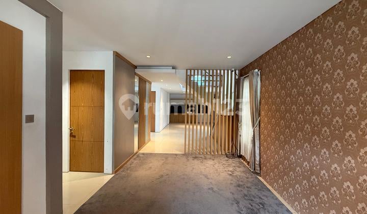 Rumah Hook Modern di Komplek Sanggar Hurip