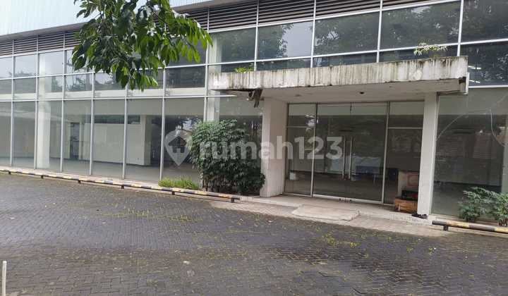 Gedung Ex Showroom Luas Strategis di Pasirluyu