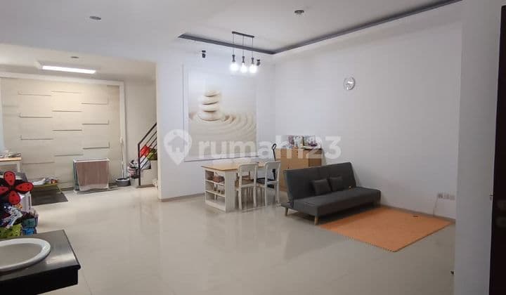 Comfortable Well-Maintained House in Beautiful Holis Garden 1