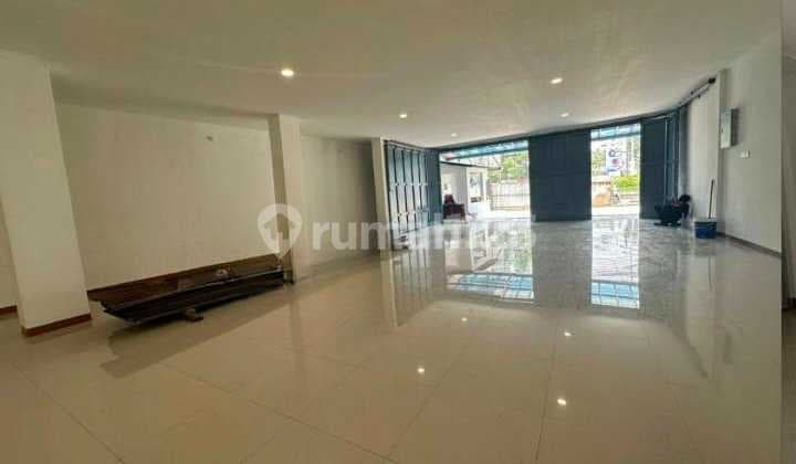 Ruko Besar Siap Pakai di Mainroad Pasteur